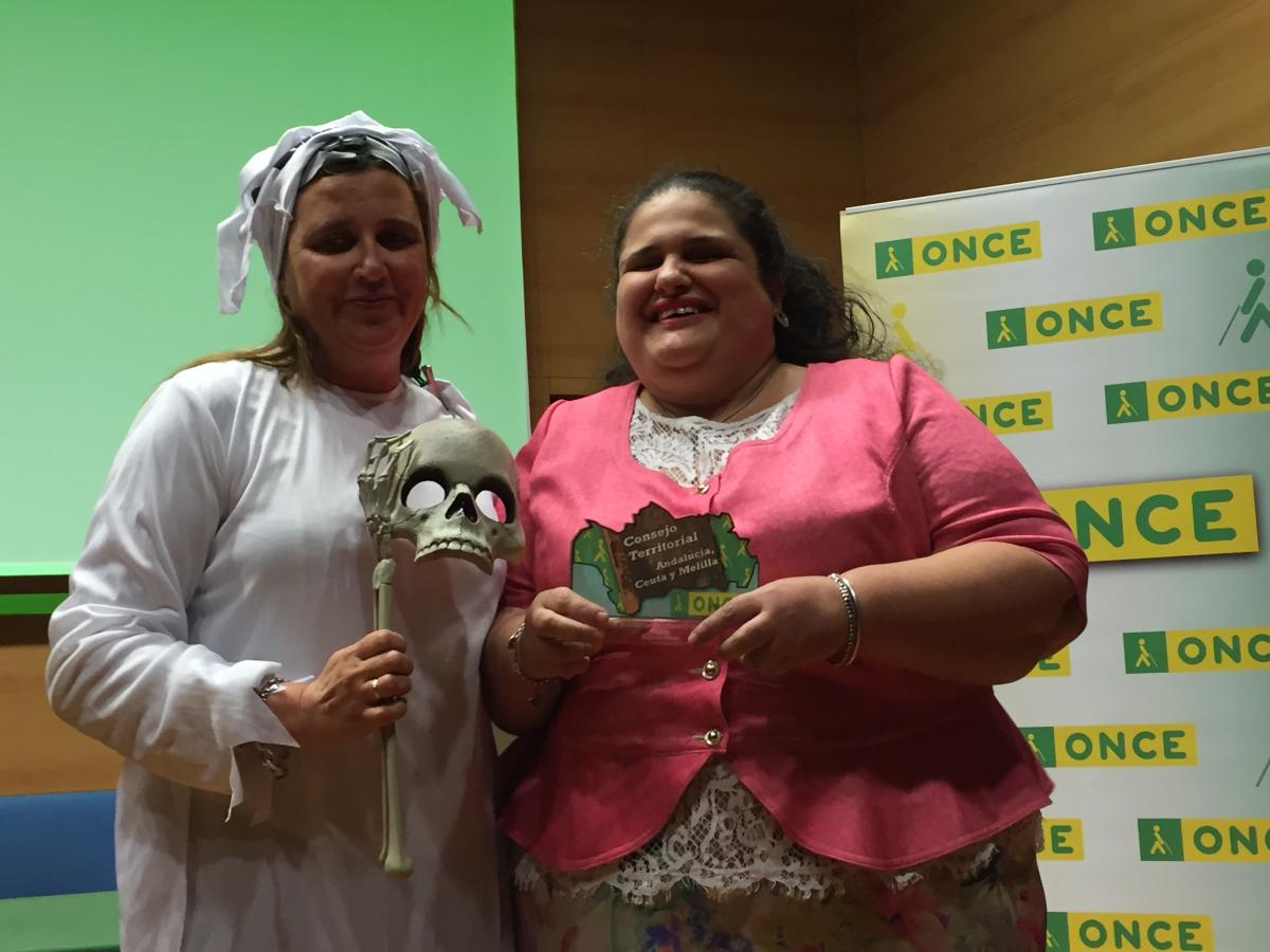 María Jesús Cobos recibió el segundo premio de Relatos Cortos