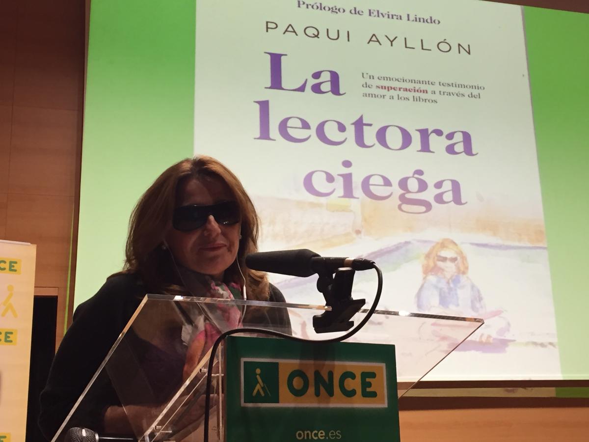 Paqui Ayllón presentó su primer libro 'La lectora ciega'