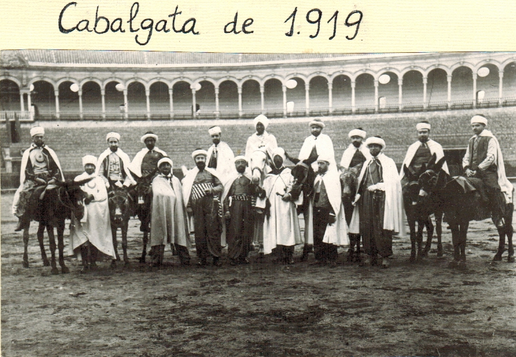 Imagen de la segunda Cabalgata del Ateneo, de 1919, la primera que salió de la plaza de la Maestranza