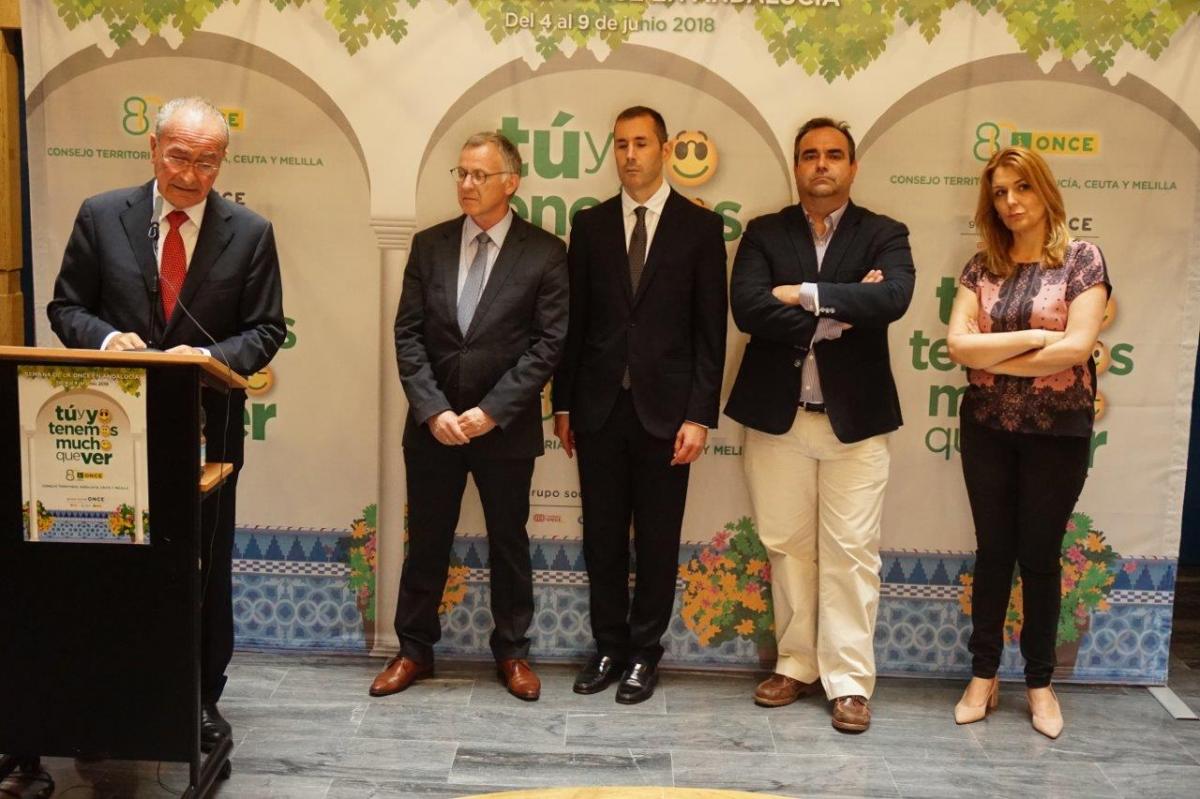 El alcalde de Málaga, Francisco de la Torre, inauguró la Semana ONCE en la capital malagueña