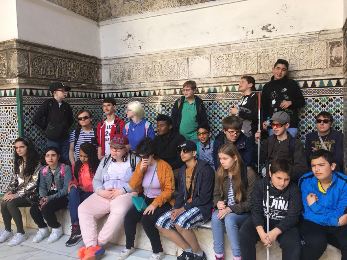 Visita del grupo de estudiantes españoles y franceses al Real Alcázar de Sevilla