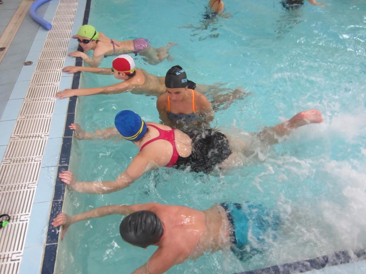 Imagen del curso de iniciación a la natación impartido durante las jornadas