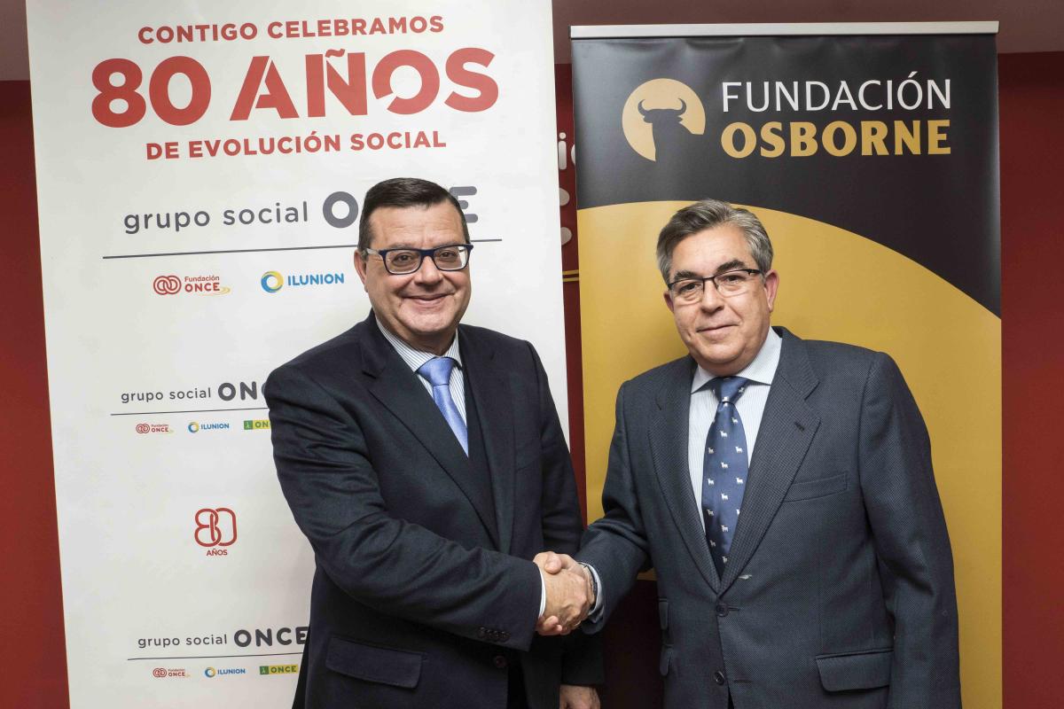 El director de la Fundación Osborne, Antonio Abad García, y el director general de Fundación ONCE, José Luis Martínez Donoso