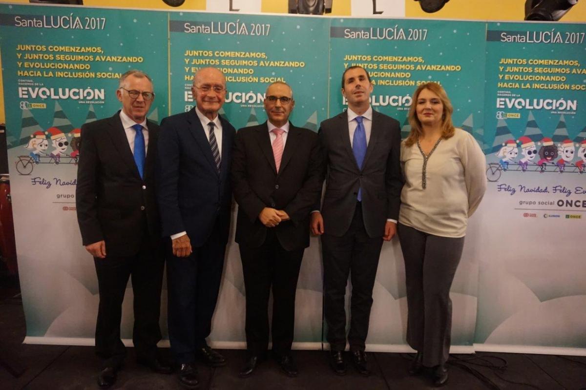 El alcalde de Málaga, Francisco de la Torre, y el director comercial de la ONCE, Francisco Arroyo, participaron en la celebración de Santa Lucía en Málaga