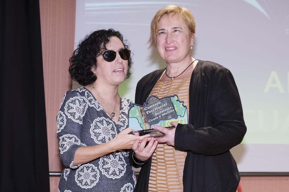 La jerezana Amalia Amezcua recibe el primer premio de microrelatos por 'Cómplice por silencio'