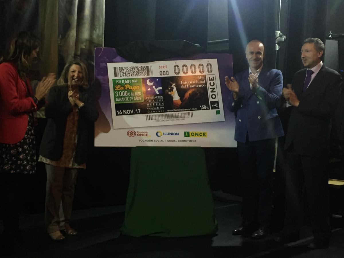 La presidenta de la Fundación Cristina Heeren se declaró emocionada al descubrir la imagen del cupón
