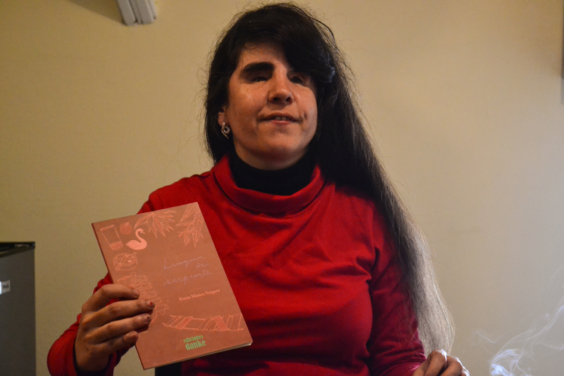 "No me arriesgaría a vivir sin leer y sin incentivar la literatura", afirma la poeta hispano-argentina