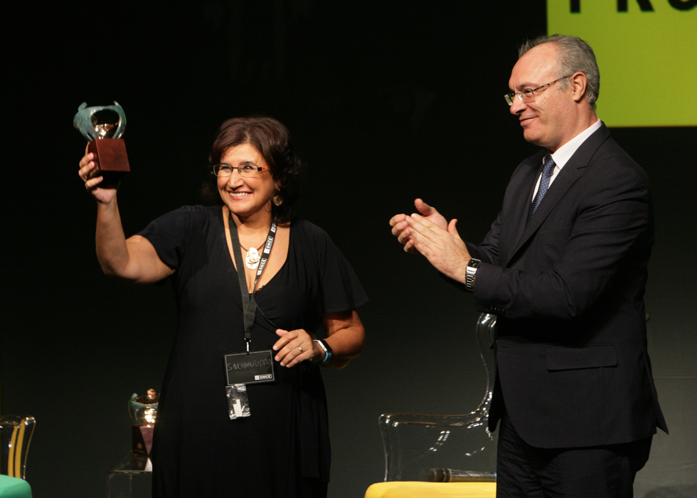 El presidente del Parlamento de Andalucía entregó el premio a la directora del programa