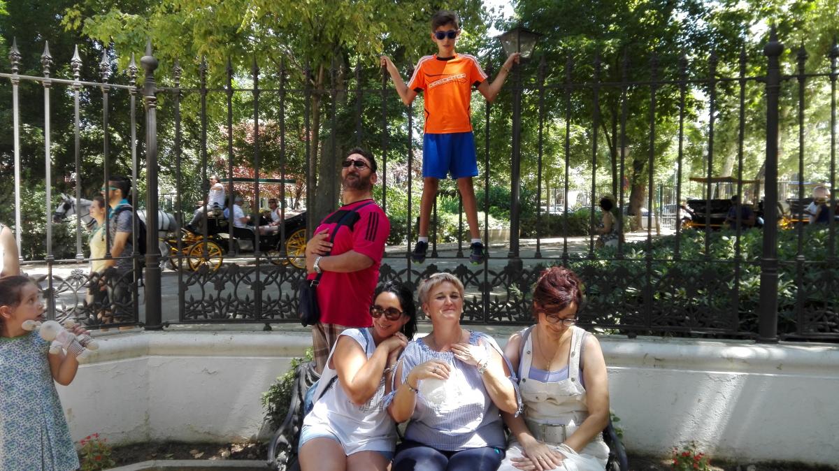 Algunos de los participantes se animaron a reproducir la estatua de Bécquer del Parque de María Luisa de Sevilla