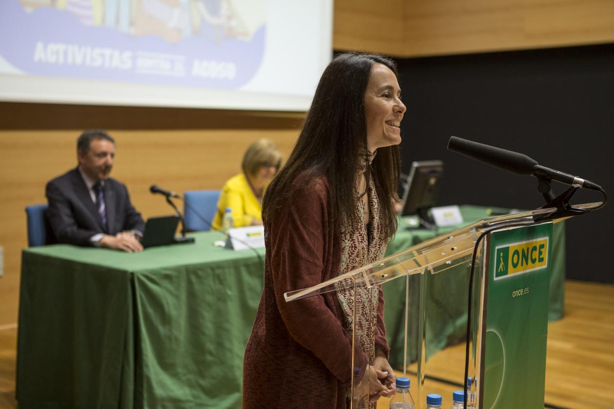 Eva Pérez, directora del CRE de Sevilla da la bienvenida a los asistentes
