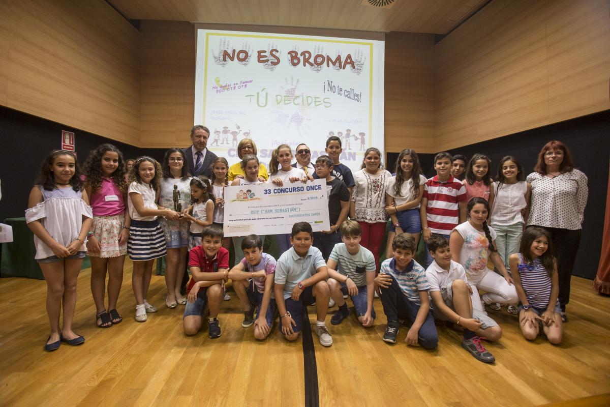 Foto de familia de los ganadores en la categoría B, colegio San Sebastián de La Puebla del Río (Sevilla)