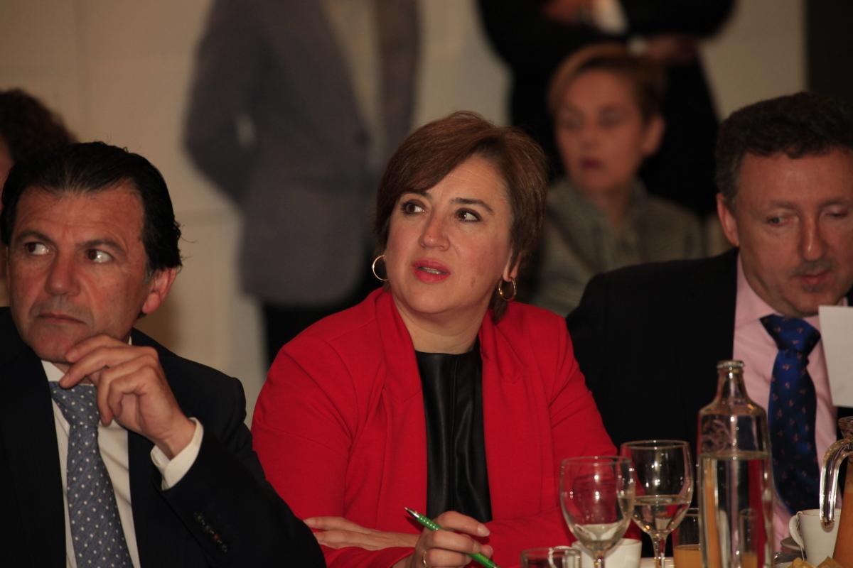 La delegada del Gobierno de la Junta en Granada con el delegado de la ONCE y el representante de la Universidad de Granada