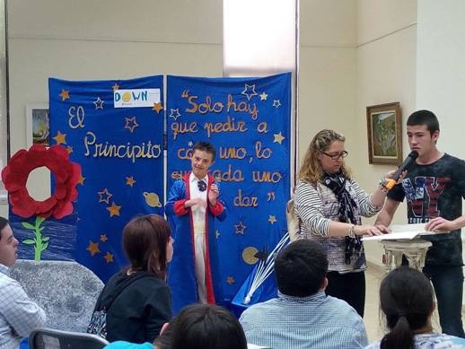 Imagen de la lectura realizada por la ONCE de Almería en colaboración con Asalsido-Down