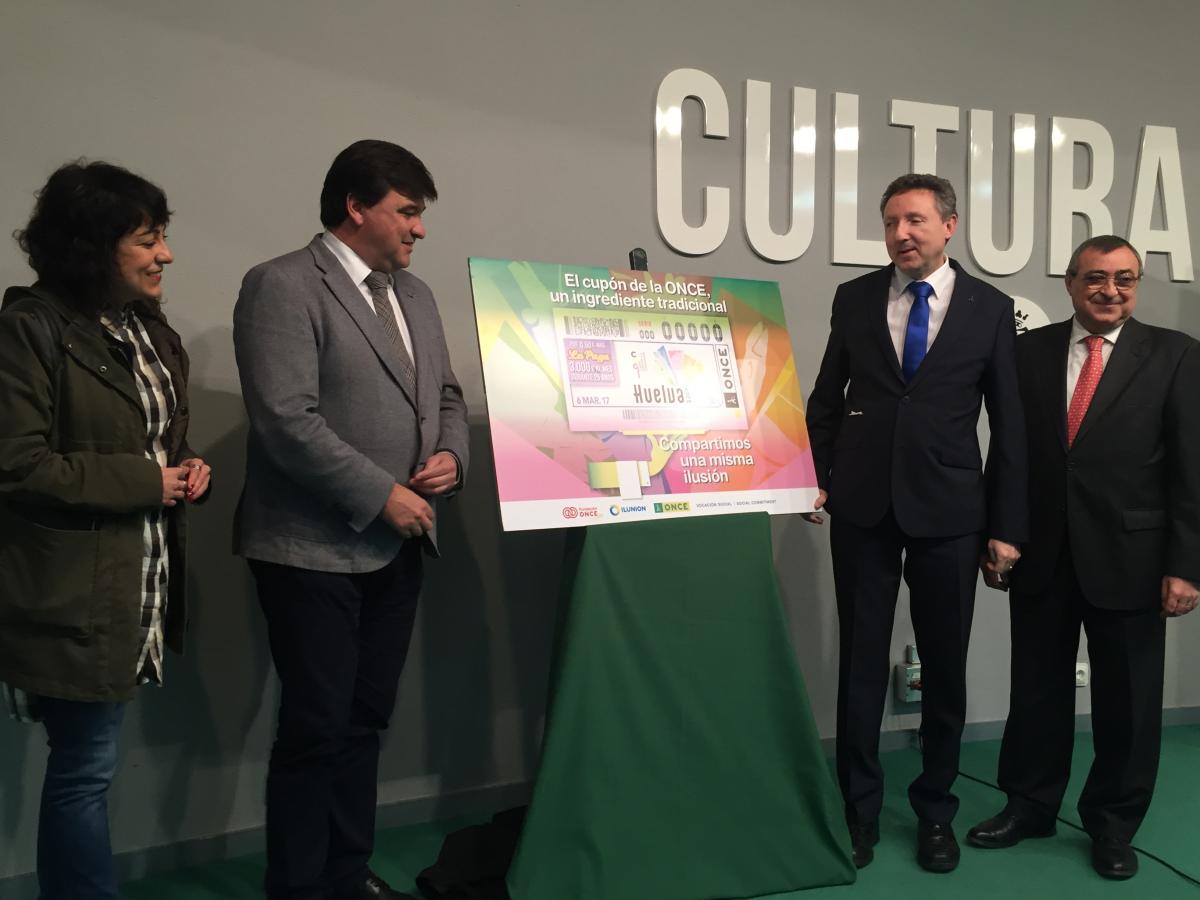 El alcalde y el delegado territorial con la teniente de alcalde y el director de la ONCE en Huelva