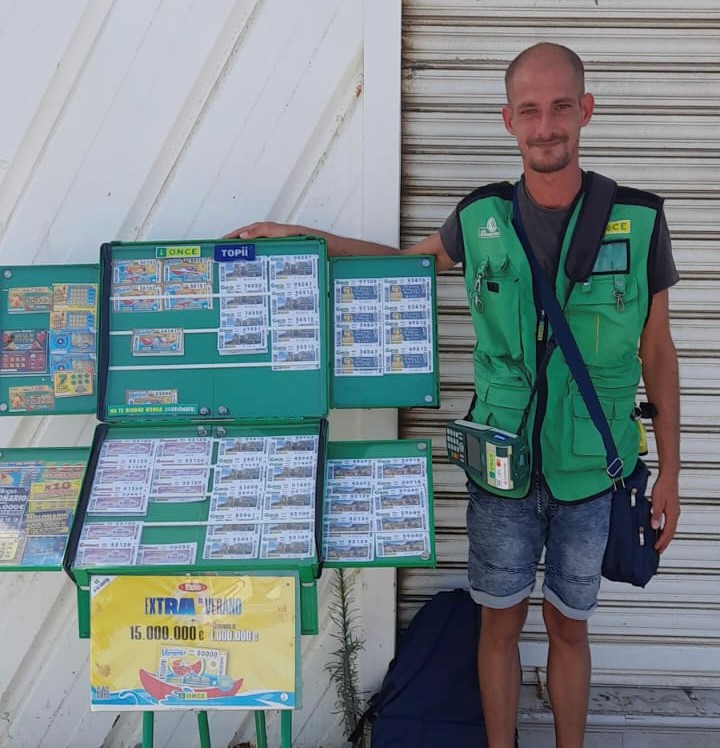 Juan Antonio Vega, vendedor de la ONCE en Zahara de los Atunes
