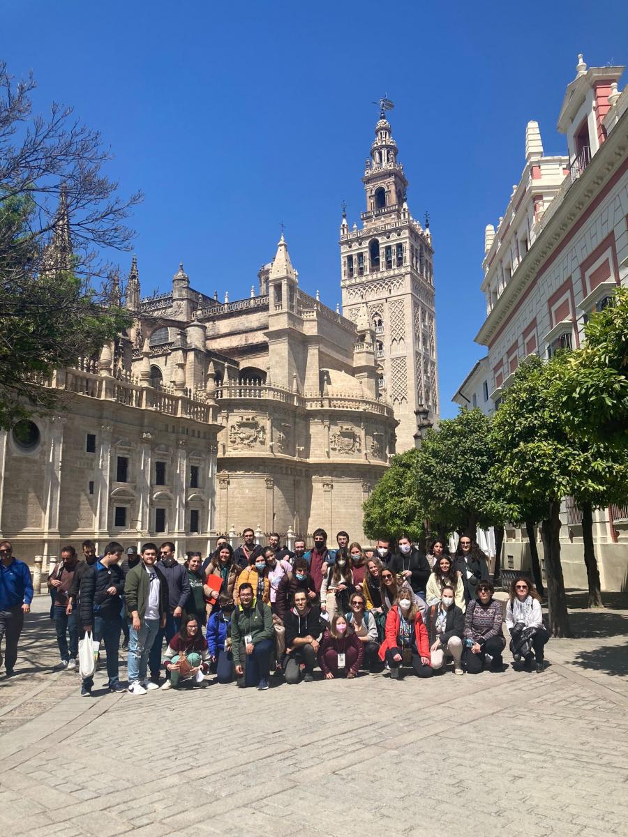 Foto de alumnos en Sevilla en el último curso