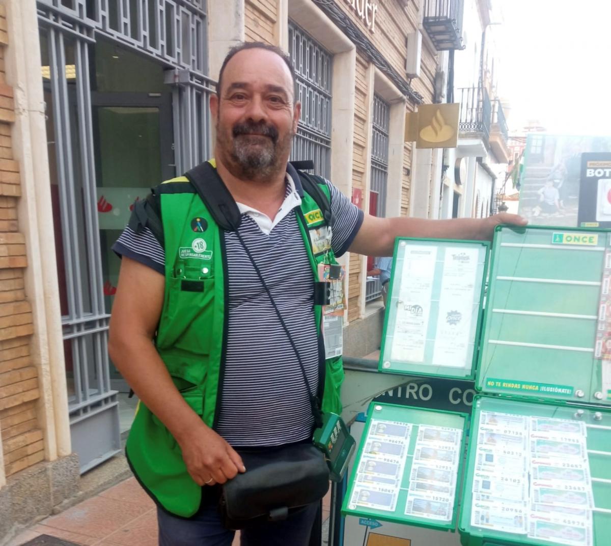 Alejandro Chamorro, vendedor de la ONCE en Valverde del Camino