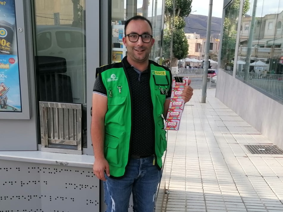 Rubén Martínez, vendedor de la ONCE en Berja