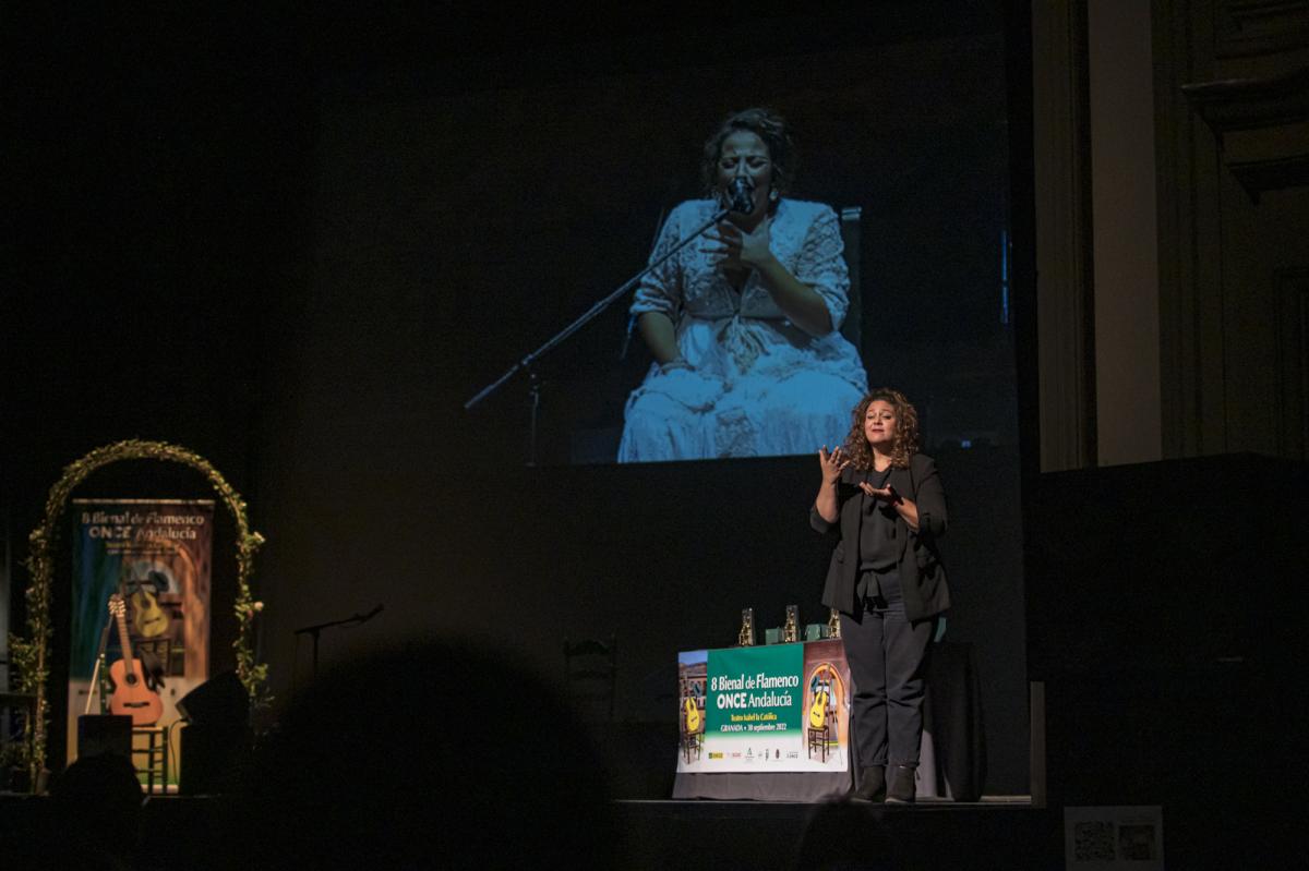 Proyección de un vídeo de Rocío Belén Flamenco, interpretado en lengua de signos
