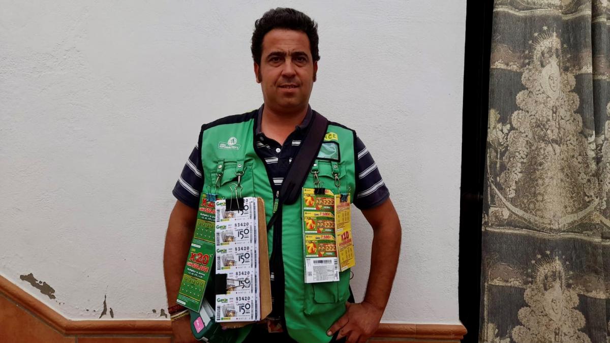 Bernardo Oca, vendedor de la ONCE en Rociana del Condado