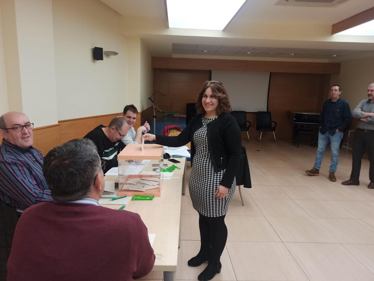 Voto en Jaén de la consejera territorial Irene Jiménez