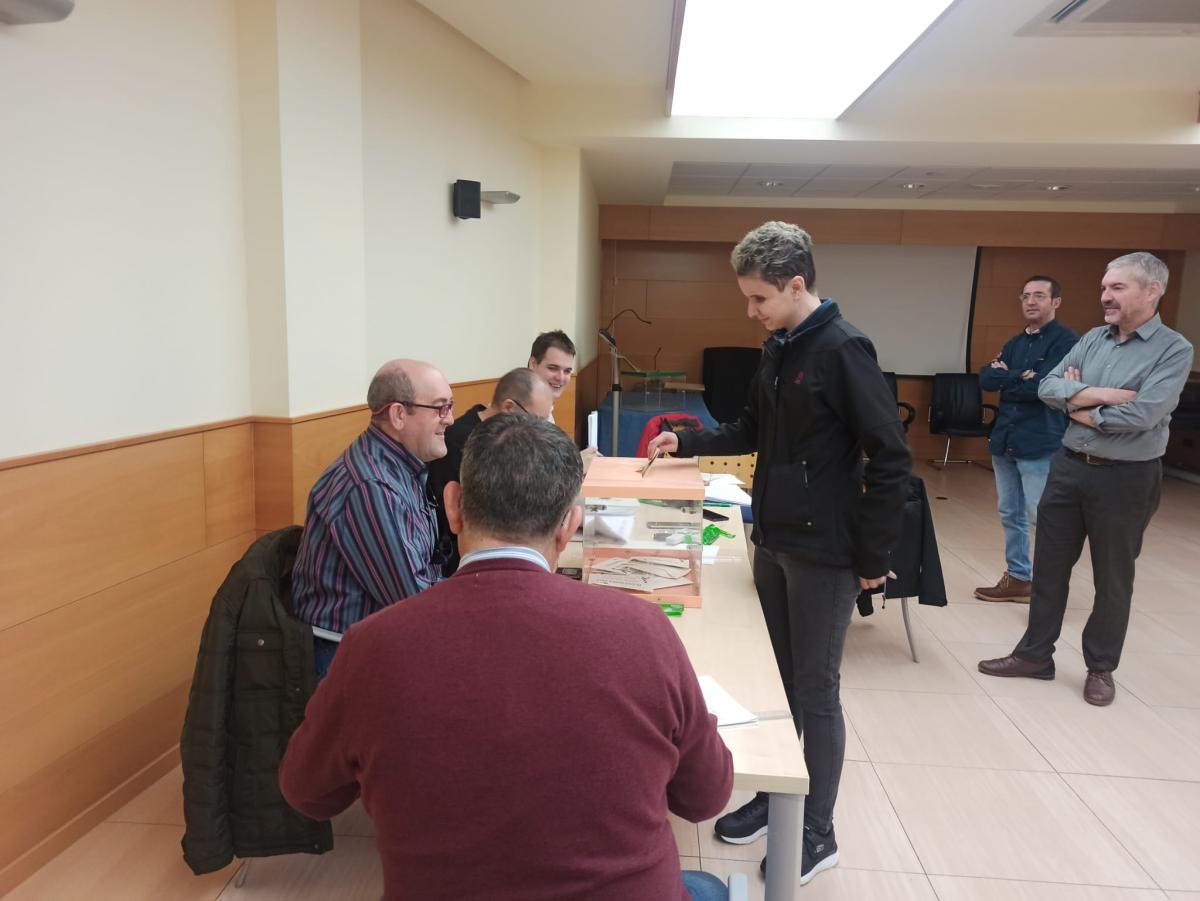 Lidia Jiménez, candidata de Unidad Progresista, vota en Jaén