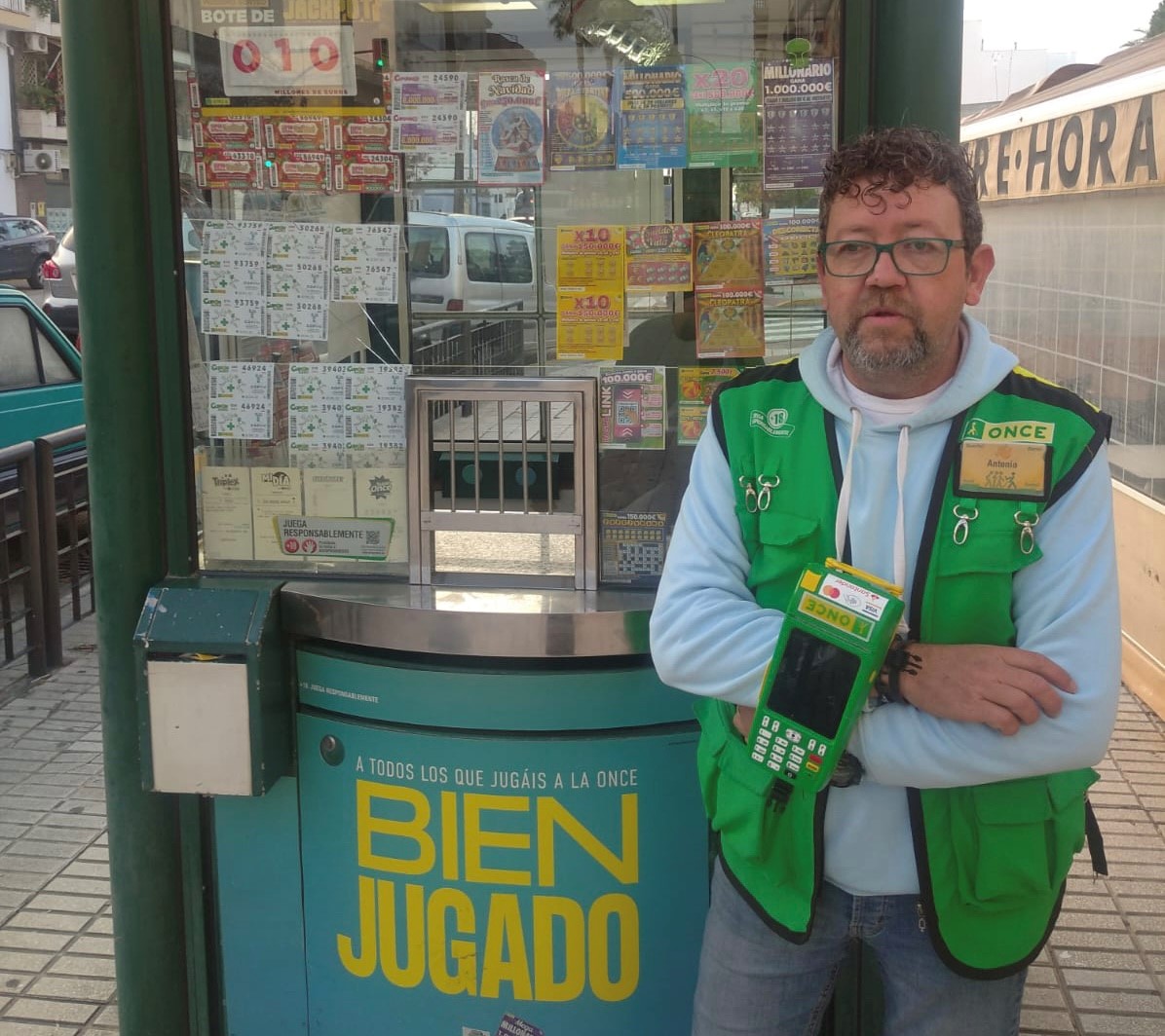 Antonio Moreno, vendedor de la ONCE en Los Palacios y Villafranca