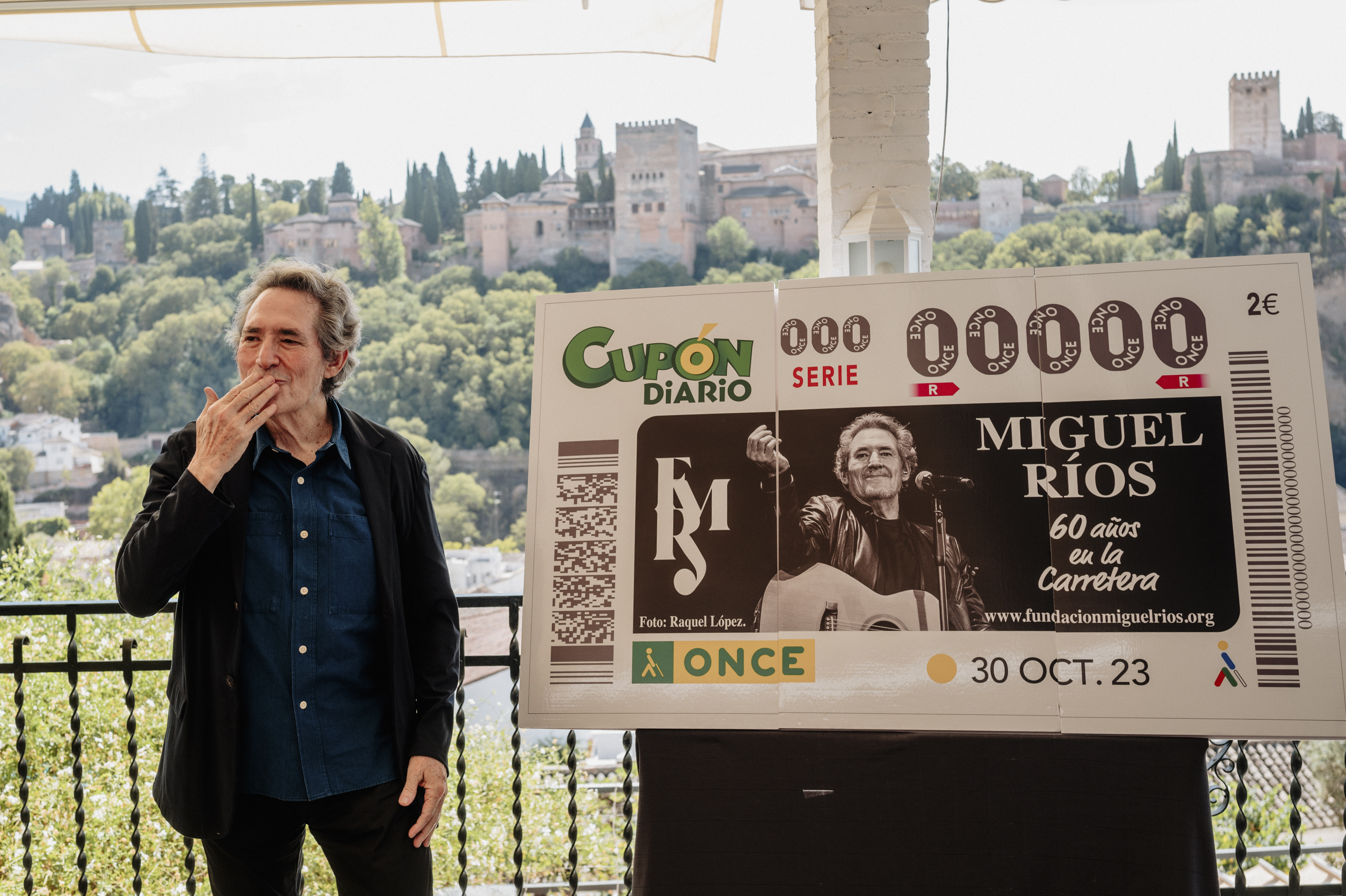 La ONCE celebra en el cupón los 60 años de Miguel Ríos en los escenarios