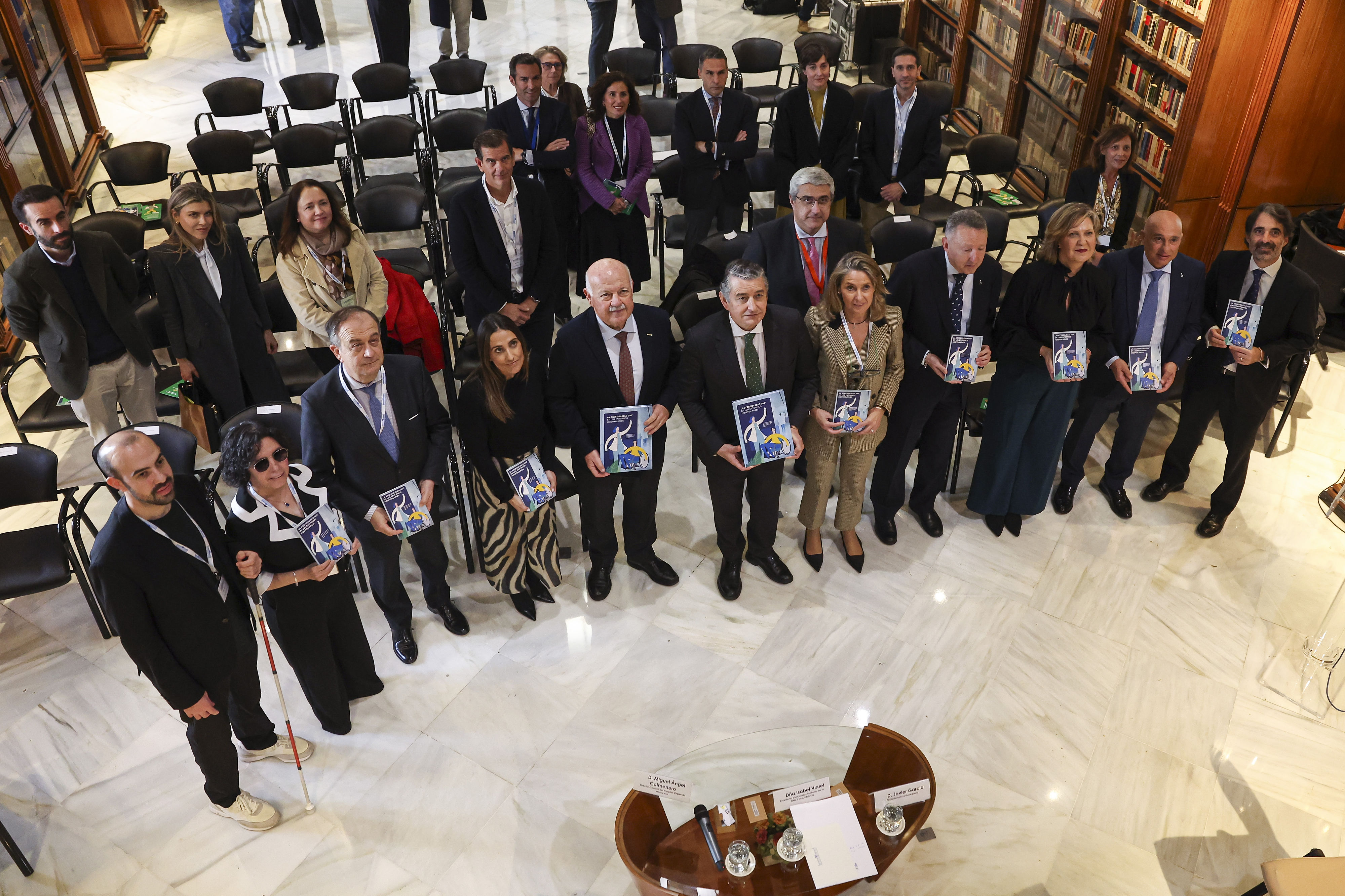 Presentación de la guía en la sede del Parlamento de Andalucía