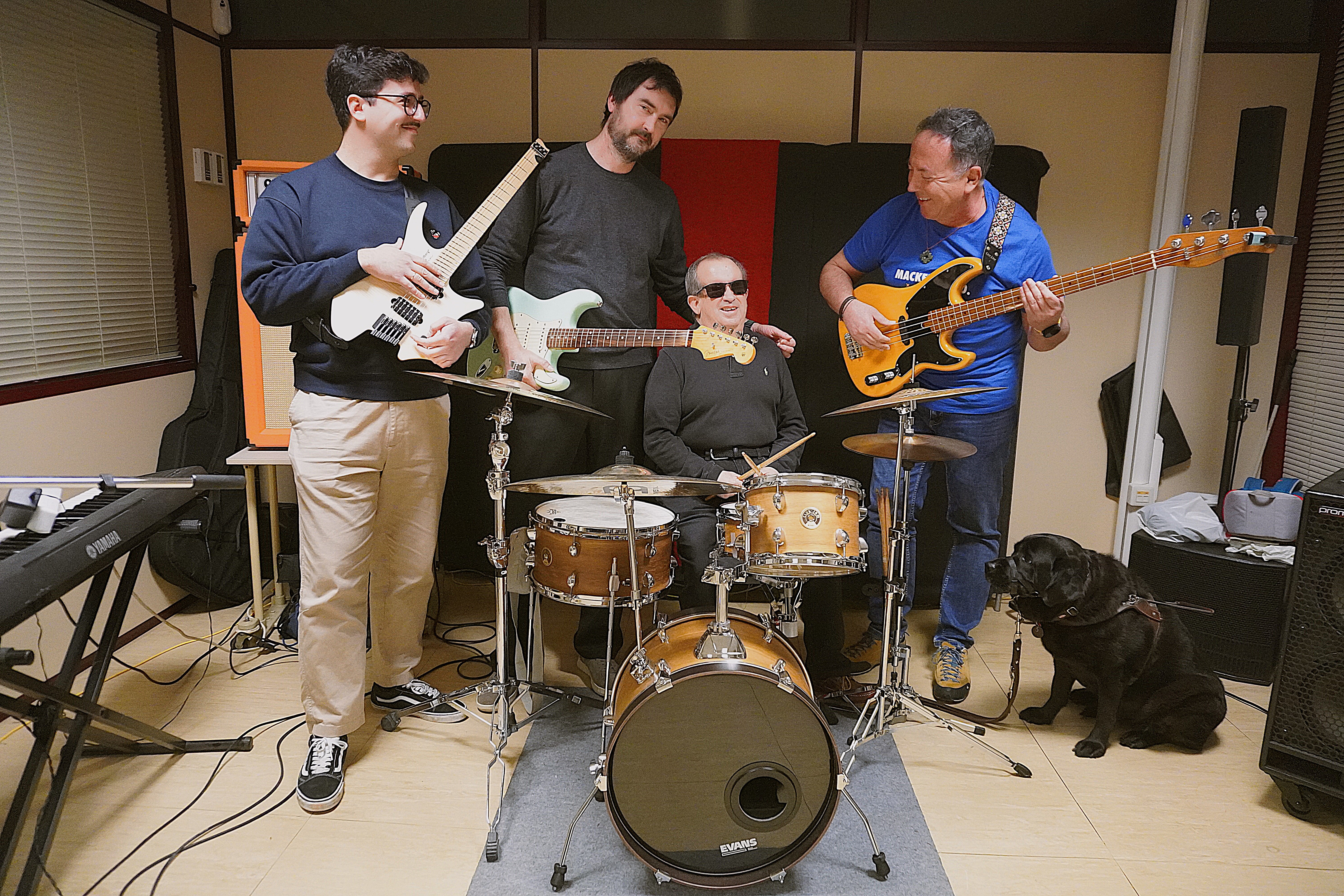 Los MacKenzie durante un ensayo en la sede de la ONCE de Jerez