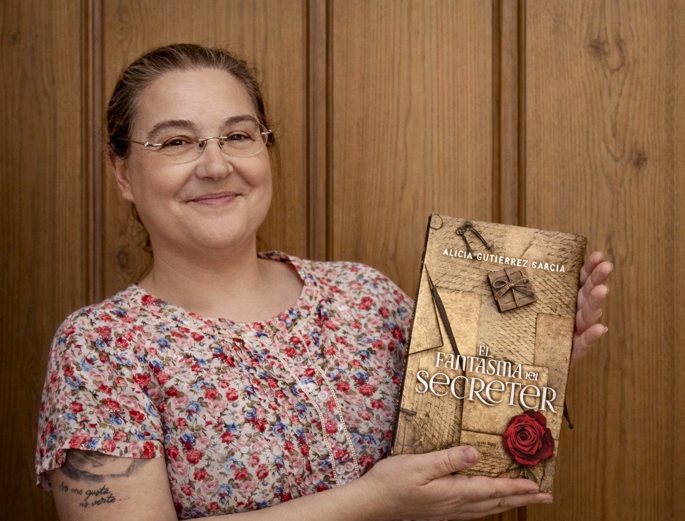 Alicia Gutiérrez, vendedora de la ONCE, presenta su nueva novela 'El fantasma del secreter'