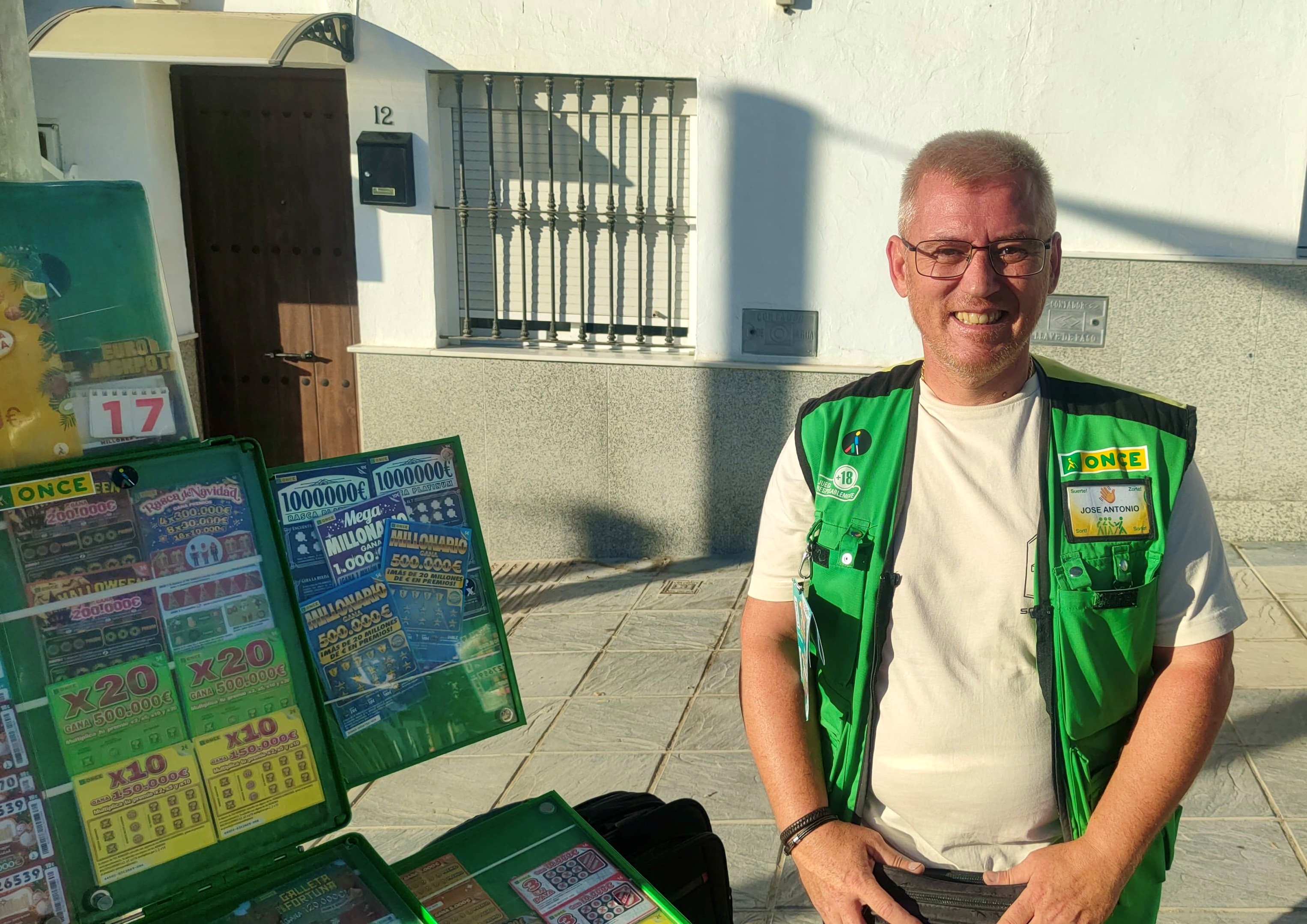 José Antonio García, vendedor de la ONCE en Las Cabezas de San Juan (Sevilla)
