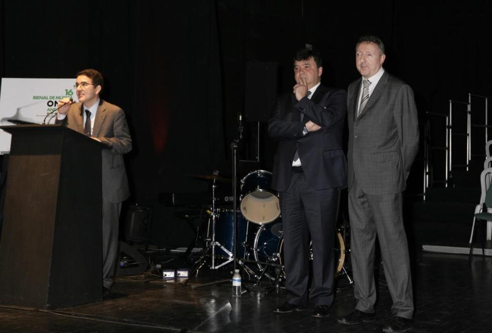 El director general adjunto de Servicios Sociales de la ONCE, Andrés Ramos, con el alcalde Huelva, Gabriel Cruz, y el delegado territorial de la ONCE en Andalucía, Ceuta y Melilla, Cristóbal Martínez | Foto: Javier Regueros