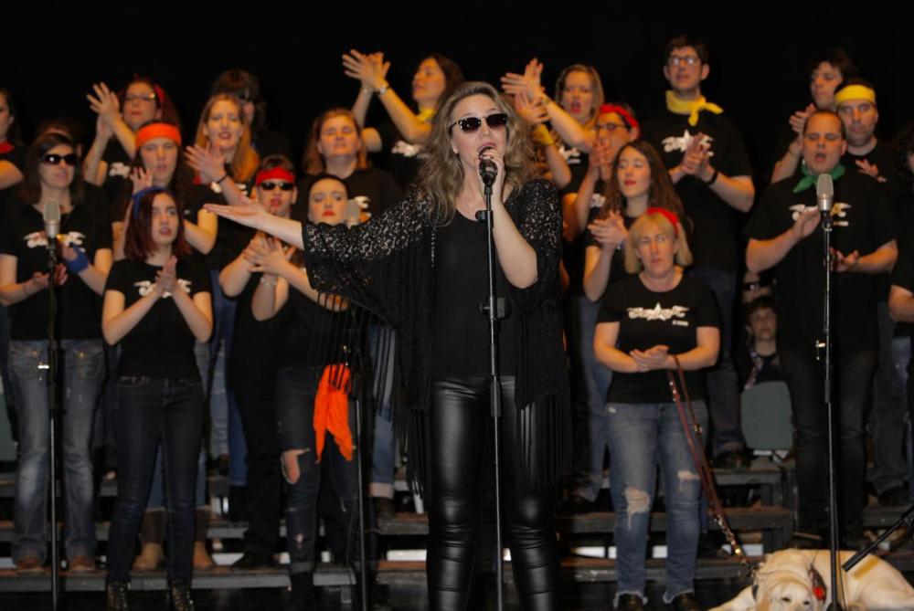 Coraluna interpretó la Salve Rociera con la Coral Allegro en la clausura