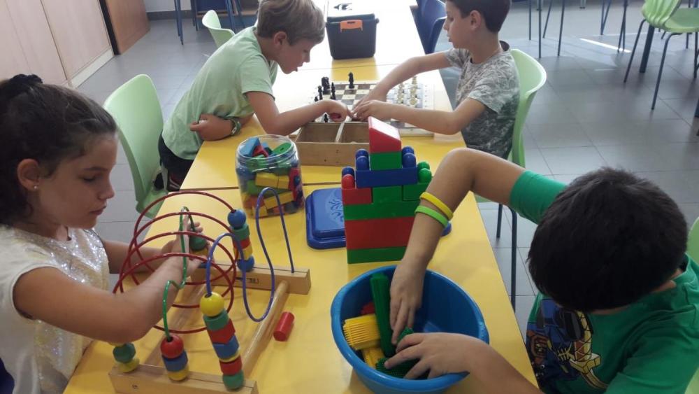 Momento de ocio de un grupo de alumnos de Primaria