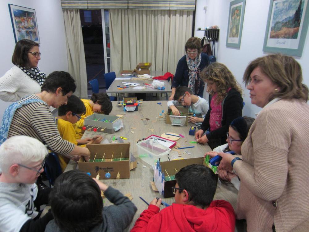 En el taller de futbolines, los participantes disfrutaron del juego antes, durante y después de su realización