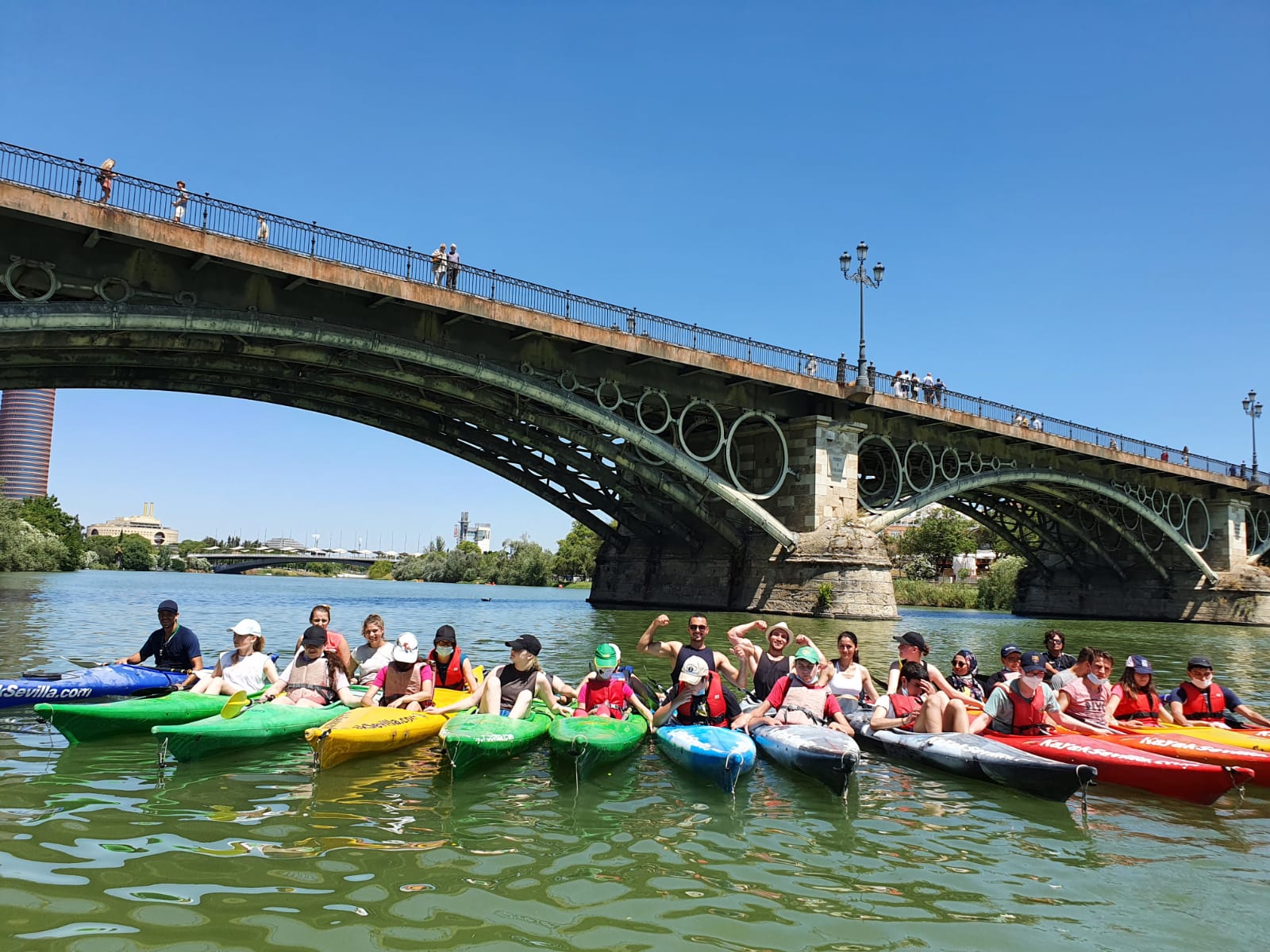 07kayak_puente.jpg