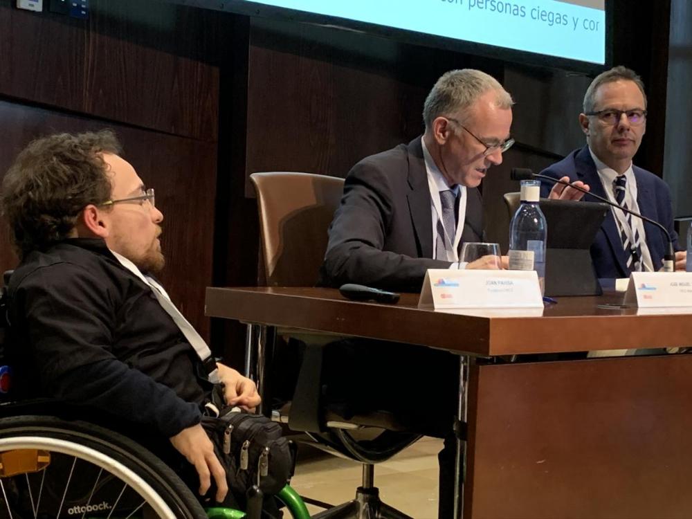 El director de la ONCE en Málaga, José Miguel Luque, durante su intervención en la mesa de Turismo y Normalización