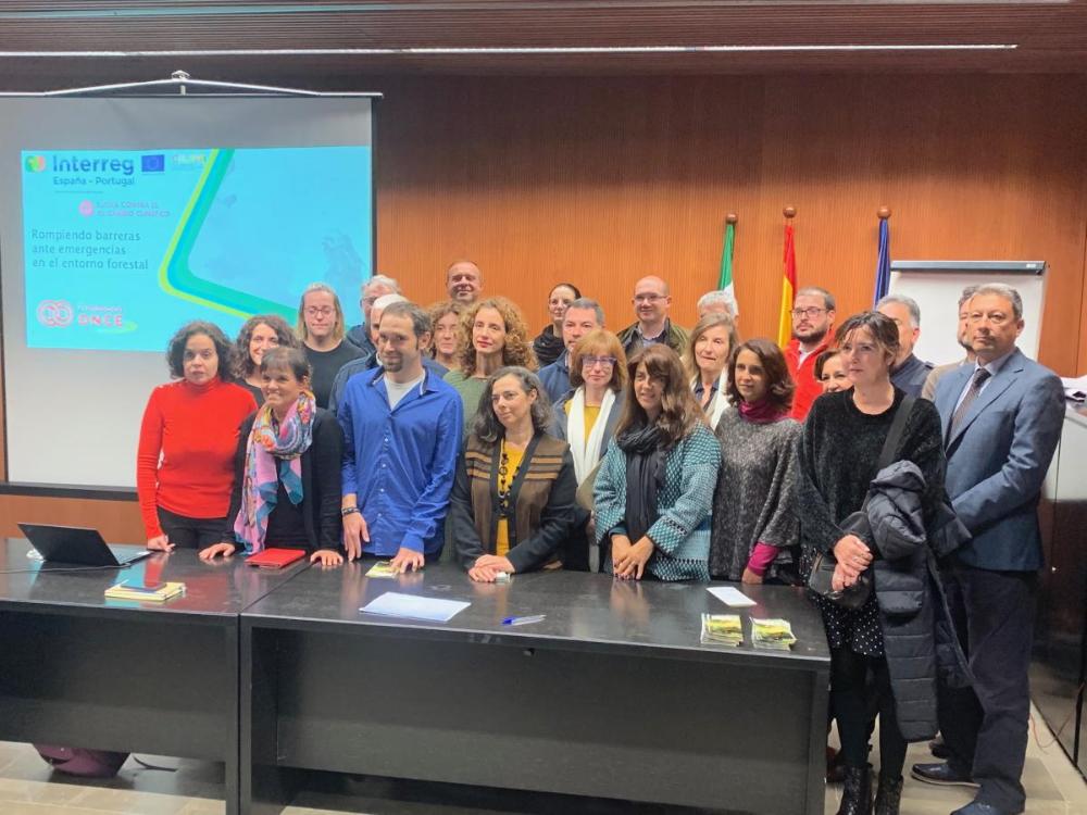 Foto de familia de los participantes en la jornada de CILIFO en Sevilla