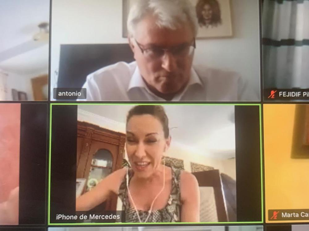 El presidente del CERMI-A, Antonio Hermoso, con la parlamentaria de Ciudadanos, Mercedes López