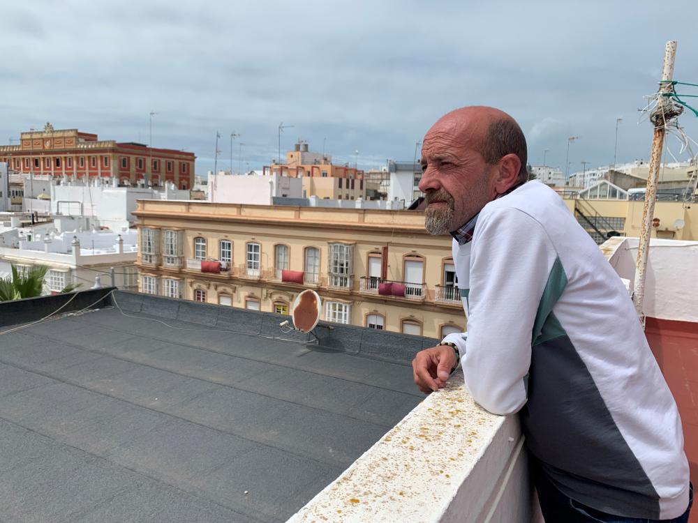 Los participantes reciben las explicaciones de los monitores de la ONCE en Algeciras