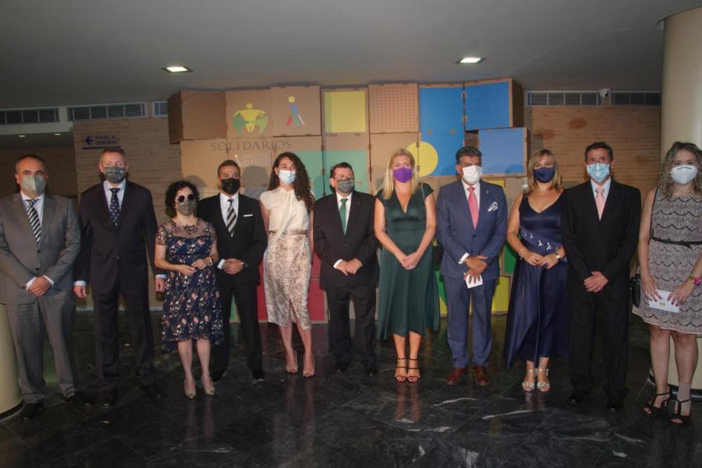 Representantes de la Consejería de Igualdad y de Ciudadanos con los responsables de la ONCE