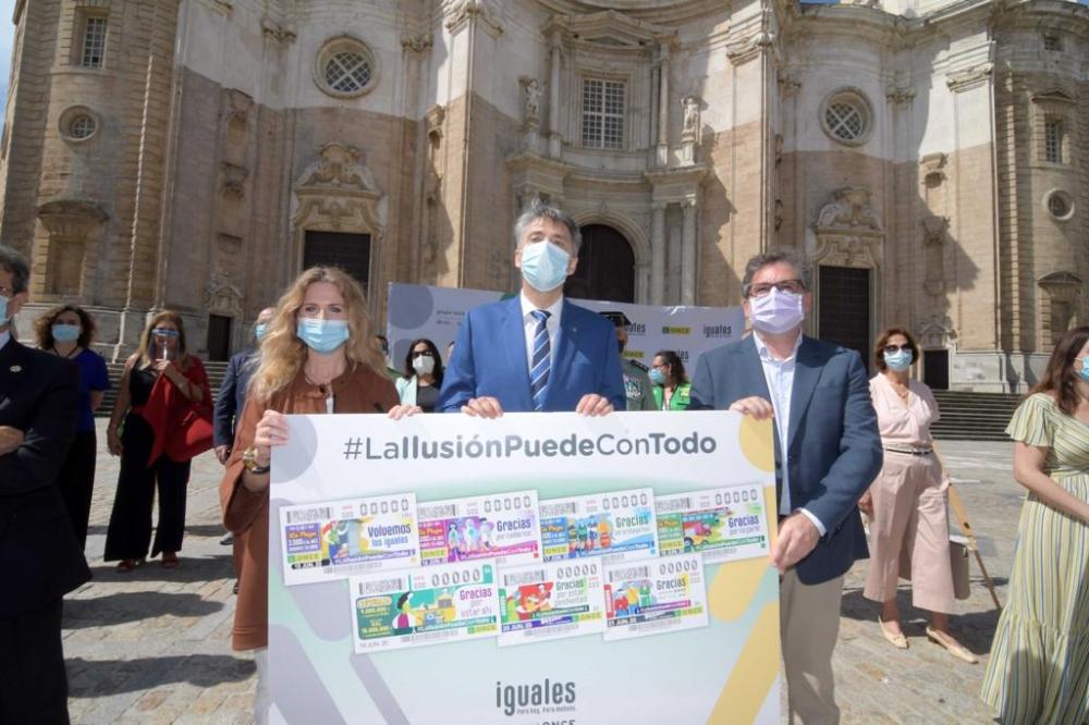 La delegada de la Junta de Andalucía en Cádiz, Ana Mestre, participó en la presentación de los cupones de #LaIlusiónPuedeConTodo