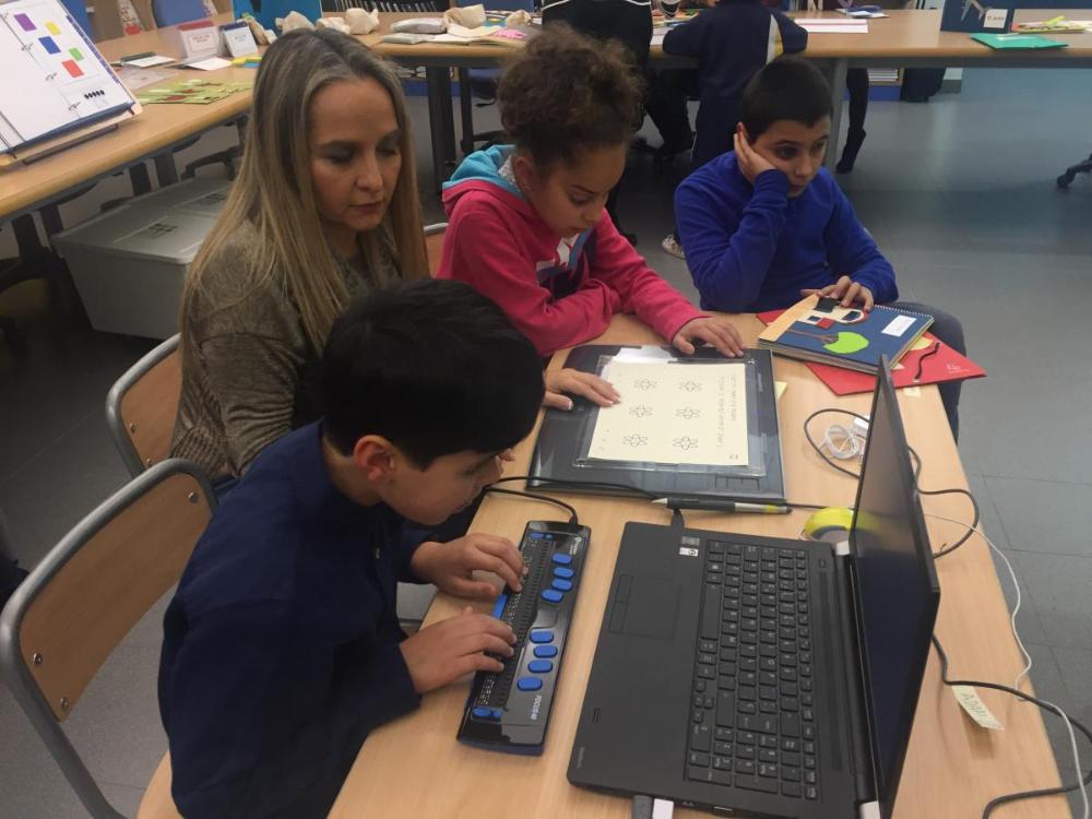 Braitico facilitará que los alumnos con compañeros ciegos en el aula también aprendan braille