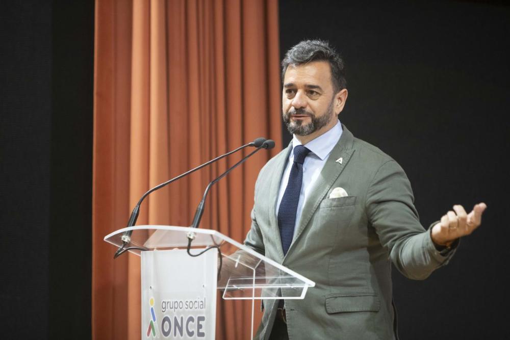 "La ONCE nos ayuda a inculcar valores a la sociedad" afirmó el consejero de Educación y Deporte