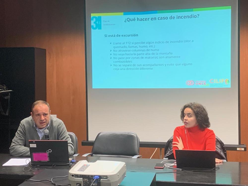 Antonio Maldonado y Lourdes González impartieron consejos prácticos de prevención ante los riesgos forestales