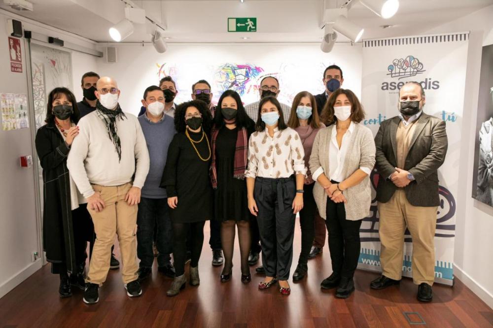 Un grupo de emprendedores asistentes a la constitución de ASEMDIS