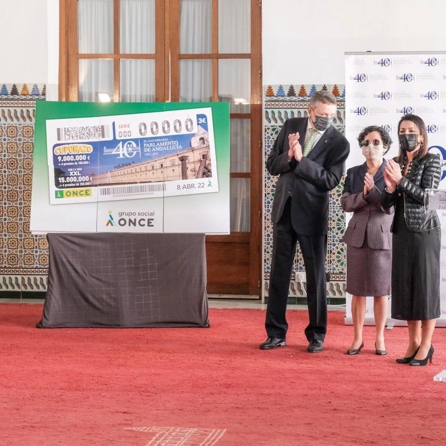 Bosquet, Martínez y Viruet aplauden la composición de la imagen del Cuponazo dedicado al Parlamento de Andalucía