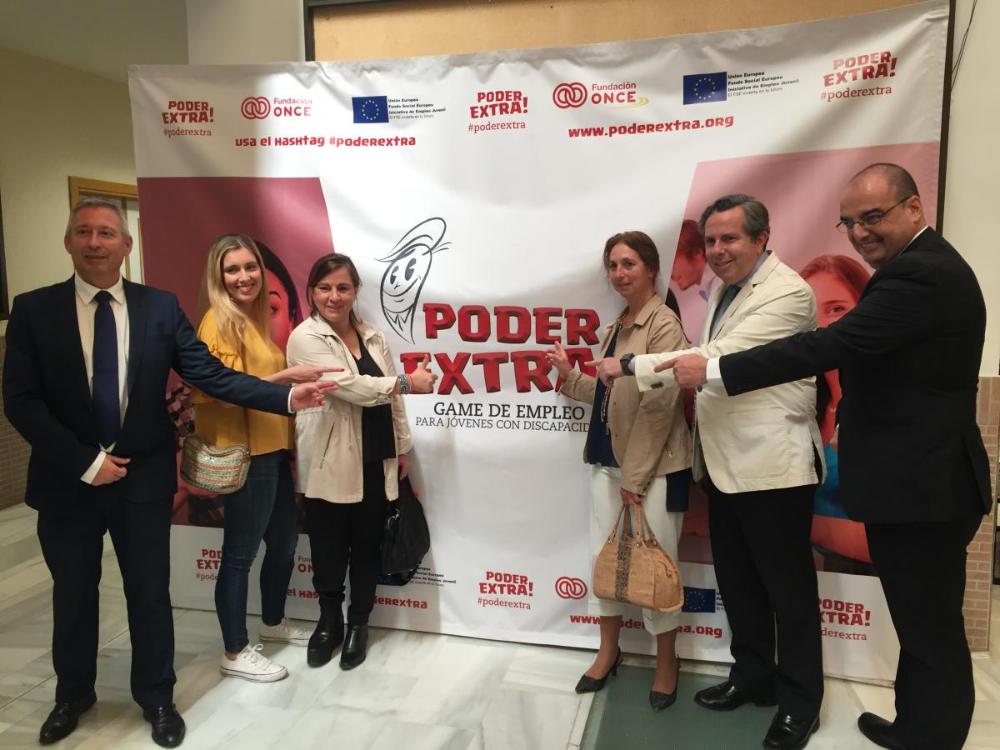 Los representantes del Ayuntamiento de Sevilla y Cámara de Comecio con los de la ONCE y Fundación ONCE
