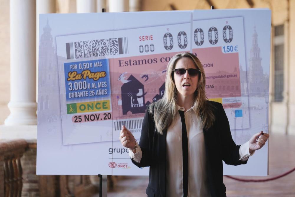 Coraluna interpretó su canción 'No debemos' a favor del empoderamiento de la mujer